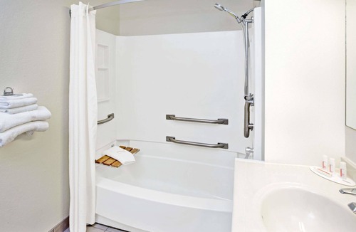 Mokena Hotel | Super 8 by Wyndham Mokena/Frankfort/I-80