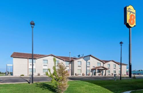 Perham Hotel | Super 8 by Wyndham Perham