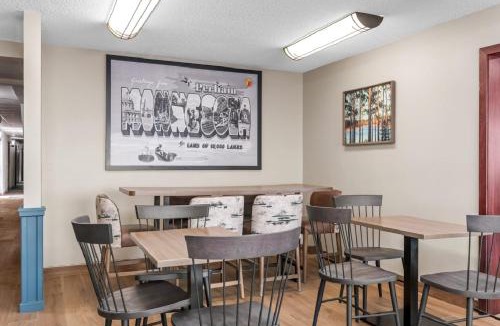 Perham Hotel | Super 8 by Wyndham Perham