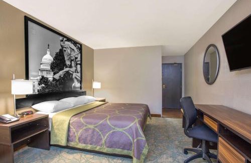 Waldorf Hotel | Super 8 by Wyndham Waldorf