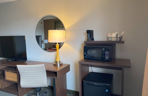 Winfield Hotel | Super 8 by Wyndham Winfield/Quail Ridge Area