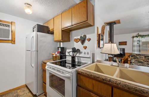 Rapid City Cabin | Super Clean Cabin Thirty Minutes from Mt Rushmore - In Rapid City On Canyon Lake Thirty Minutes from Mt Rushmore