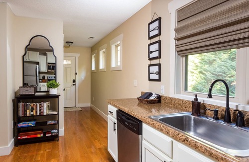 Skyland Cottage | Super Clean Cottage with Private Hot Tub and Fireplace
