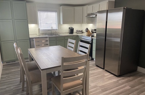 Appleton House | SUPER Conveniently located & fully remodeled!