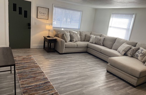 Appleton House | SUPER Conveniently located & fully remodeled!