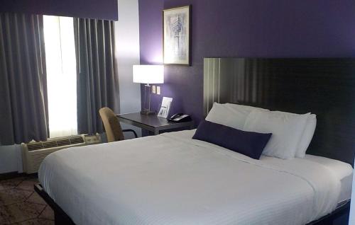Warner Robins Hotel | SureStay Plus Hotel by Best Western Warner Robins AFB