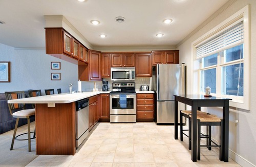 Birchwood Condo | T207 Charming condo with lake front view at Tagalong Golf Resort.