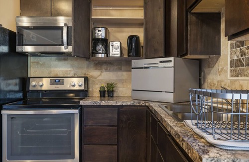 Starcrest Condo | Tasteful 3bedroom place in a serene neighborhood