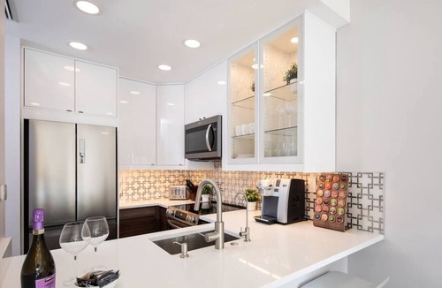 Central Naples Condo | Tennis/Pickleball Hot Tub Pool 5m-Beach & Dwntwn