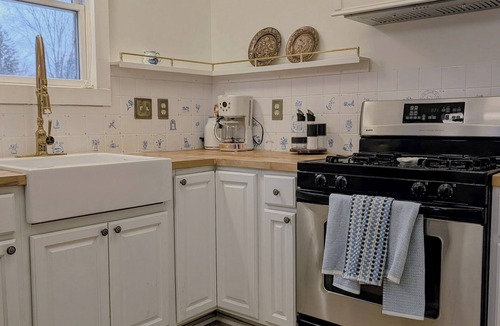 Stoughton House | The Ainsworth House - Historic Victorian 3BR Gem