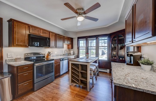 Bay View House | The Bayview Bungalow!: 5 Mins to Downtown