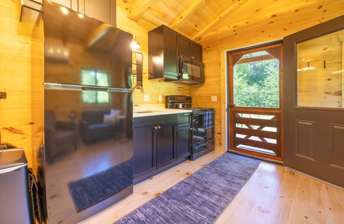 Porterfield Cabin | The Birch – New! Menominee River Boutique Cottage
