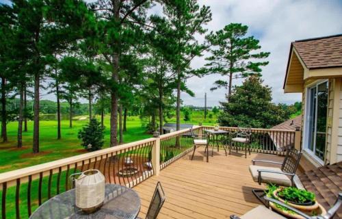 Lincoln House | The Blue Heron Lakehouse! Superb 6-BR home Logan Martin Lake in charming Lincoln