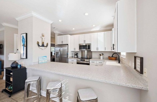 Gulfview Heights House | The Blue Parrot Cottage: ONE BLOCK TO BEACH ACCESS, PRIVATE POOL, SLEEPS 6!