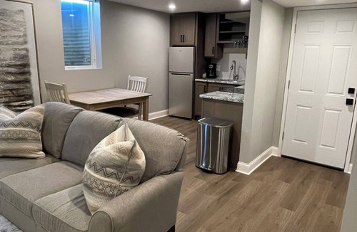 Sioux Falls Apartment | The Cozy Place-Modern 1-bedroom lower level apartment near Downtown Sioux Falls