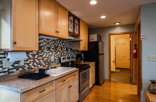 Downtown Omaha House | The Downtown Omaha Oasis- over 10,000 sq ft includes arcade & rooftop w/hot tub
