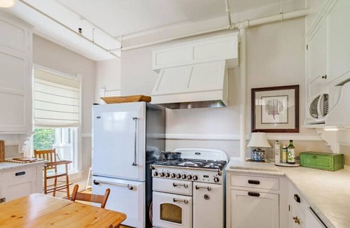 Timberville House | The Elora - Spacious Luxury Historic Retreat