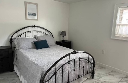 Bryson City House | The Everett Suite above Dolce, Bryson City, walk to restaurants and GSMRailroad