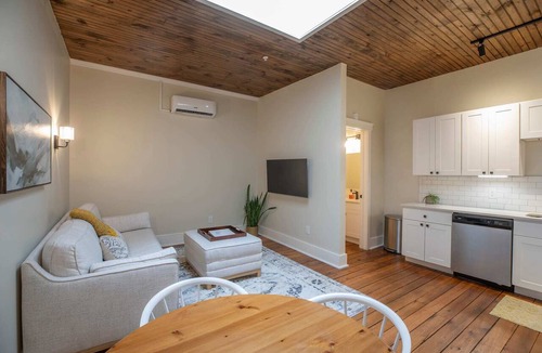 Floyd Apartment | The Farmer's Supply-Unit 203 in Historic Downtown Floyd