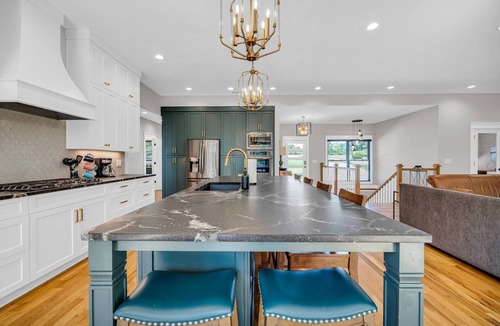 Hartwell House | The Hales Lake House w/Hot Tub!