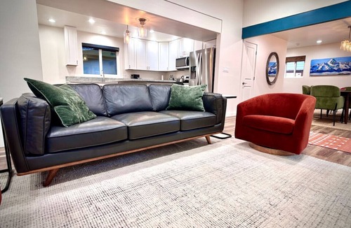 Swiss Manor House | The Hillcrest Hideaway - Modern Elegance - Hot Tub