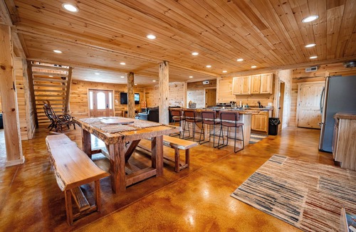 Hamden Cabin | The Hilltop at Puritan Ridge, sleeps up to 14 guests near Ohios top attractions!