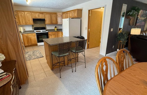 Solon Springs House | The Hive, a spacious secluded, pet-friendly retreat!