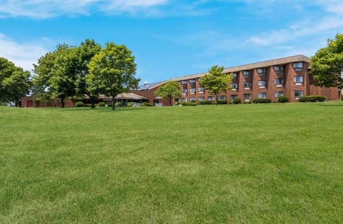 Manitowoc Hotel | The Inn on Maritime Bay, an Ascend Collection Hotel