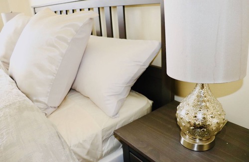 Oak Square Hostel | The King's Room at TPH - Boston