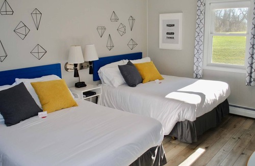 Mount Horeb House | THE LITTLE VILLAGE , 2 Full Beds 104