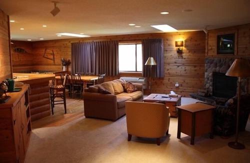 Siren Hotel | The Lodge at Crooked Lake