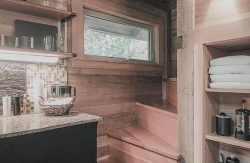 Skykomish Cabin | The Lodge @ SkyCamp: Cozy cabin with hot tub 15min from Stevens Pass