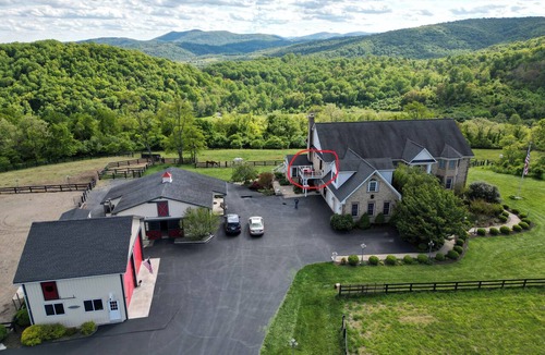 Rippon Apartment | "The Love Nest" - Stunning Views overlooking the Shenandoah in Wine Country