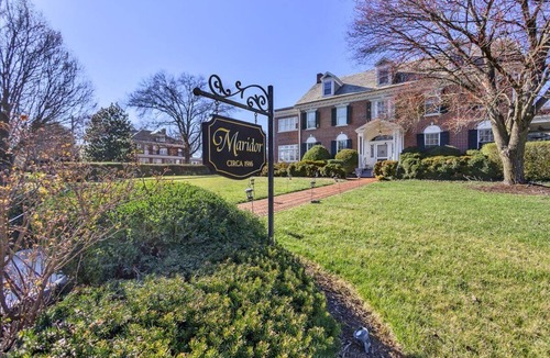 Roanoke Bed & Breakfast | The Maridor - "Rose" Historic home near lots of shops and restaurants