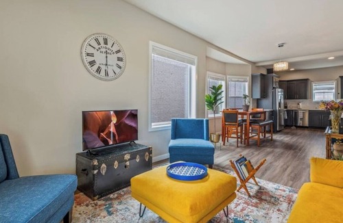 New Tacoma Apartment | The Meadow - Elegant 3BR Getaway Near Wright Park+Gazebo