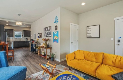 New Tacoma Apartment | The Meadow - Elegant 3BR Getaway Near Wright Park+Gazebo