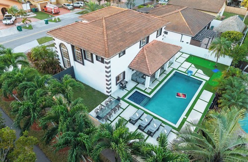 Ludlam House | The Miami Villa Star Wars Game Room Golf, Pool