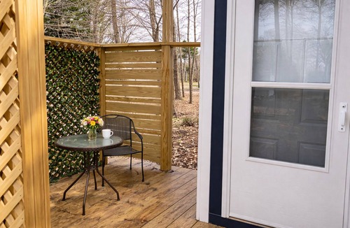 South End Cabin | 'The Nest' Cozy Detached Studio in the Heart of South End Arts District
