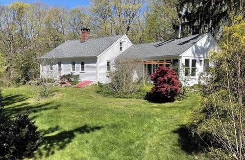 Pelham Apartment | The Parlour - private studio in a historic 1740 colonial house