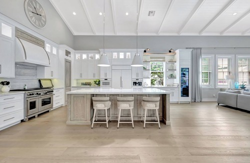 Old Naples House | The Pier House – Timeless Old Naples Luxury Steps from the Beach & Third Street South