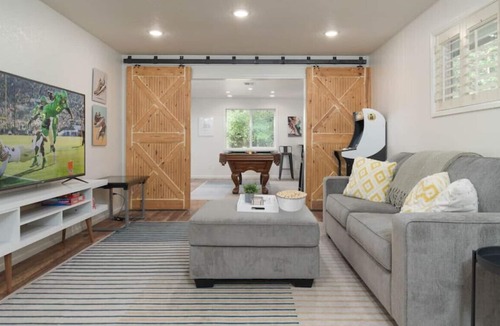 Harlow House | The Reunion Game House: 10 min walk to Autzen