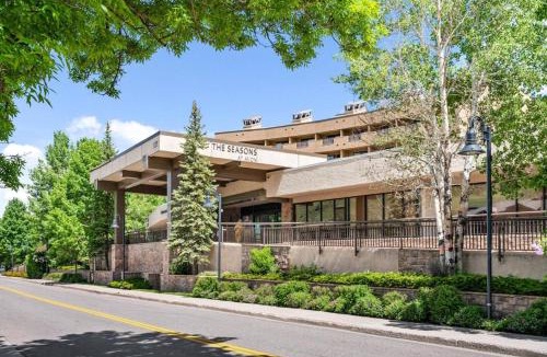 Avon House | The Seasons in Avon - Walk to Gondola and Lake