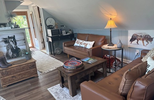 Clayton Apartment | The She Shed a Cozy Country Setting to relax! 15 min to Dover, DE