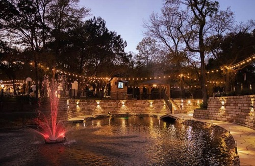 Austin Villa | The Studio Unit near COTA: Hot Tub, BBQ & Events!