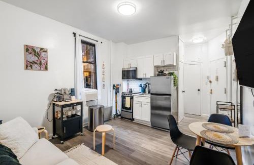 Central New York City House | The Ultimate NYC Base 1BR near Times Sq & Columbus Circle