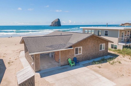 Kiwanda Shores House | The Westerly Oceanfront, beach access, Pets OK!
