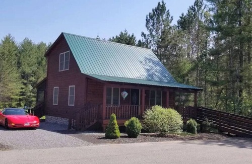 Wells Cabin | The Yogi, Dog Friendly Cabin at Lake Algonquin