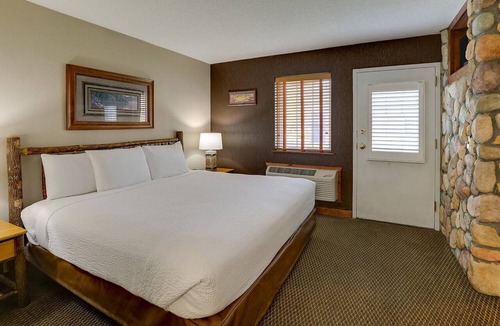 Peoria Hotel | Theme Suite w Kitchenette & Dry Bar! Stoney Creek Peoria | 2 Units