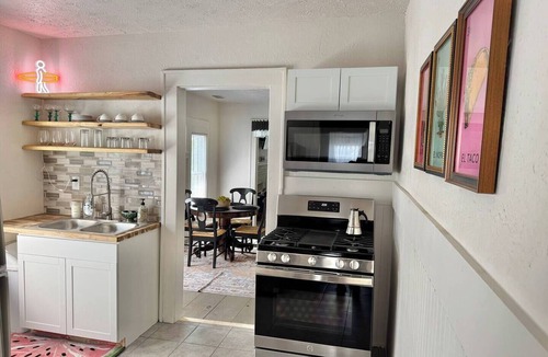 Erie Apartment | This apartment is a 2 bedroom(s), 1 bathrooms, located in Erie, PA.