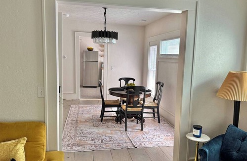 Erie Apartment | This apartment is a 2 bedroom(s), 1 bathrooms, located in Erie, PA.